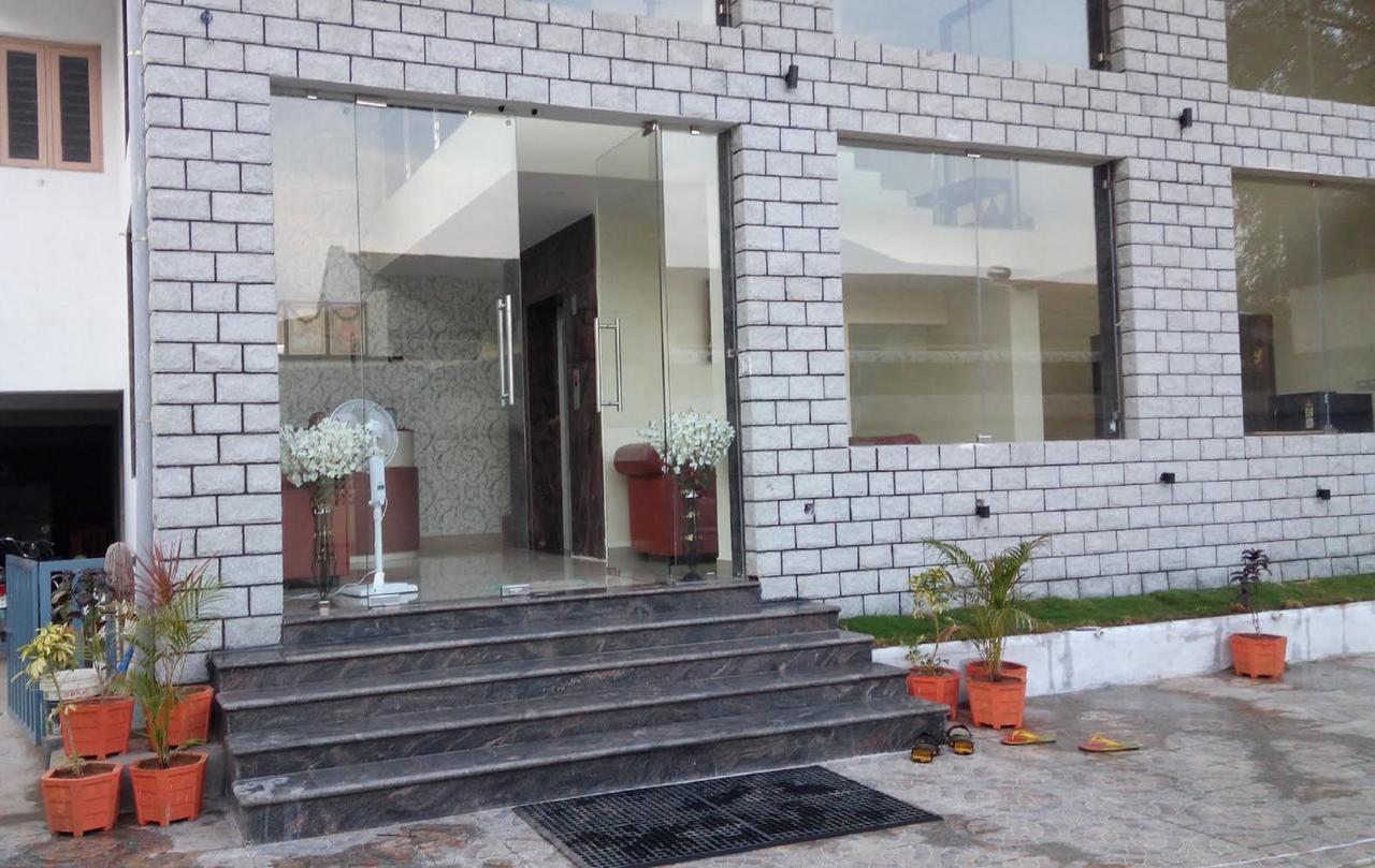 Hotel Meyyappaa Karaikkudi Luaran gambar